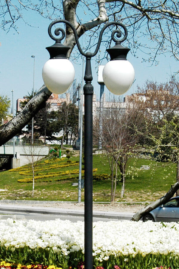YUTR Street Lamp Pole Landscape Light Pole Garden Outdoor Lighting Poles  Bronze Classical Outdoor Pole Lamp